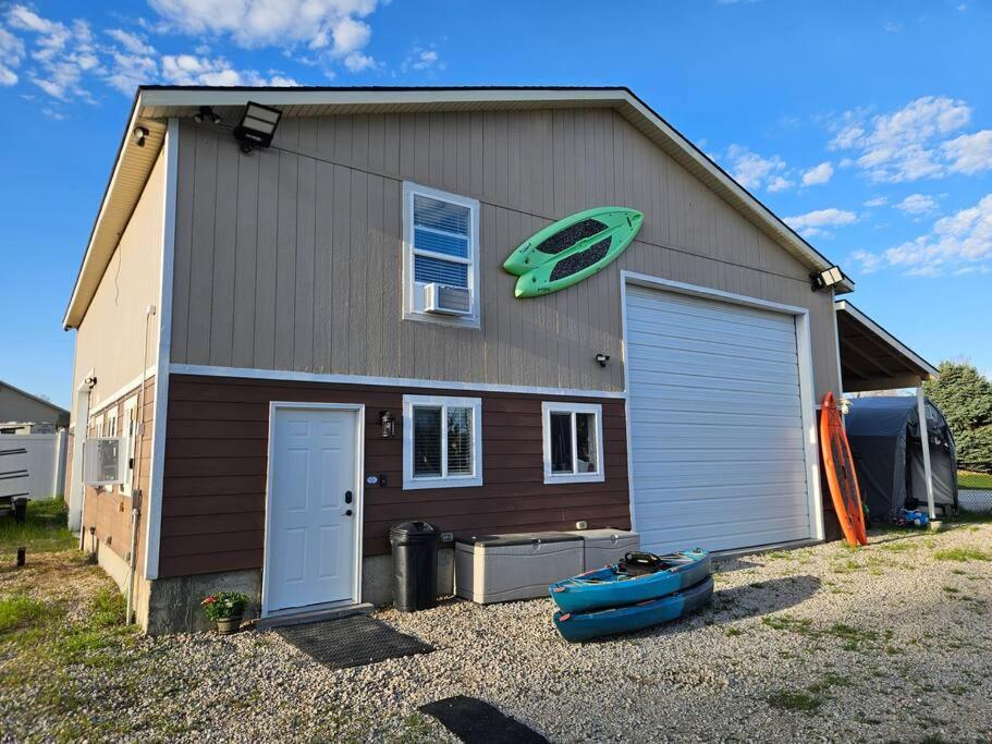 Private Cabin- Breakfast - Double Tub - 75in Tv - Sup - Washer Dryer - Bbq