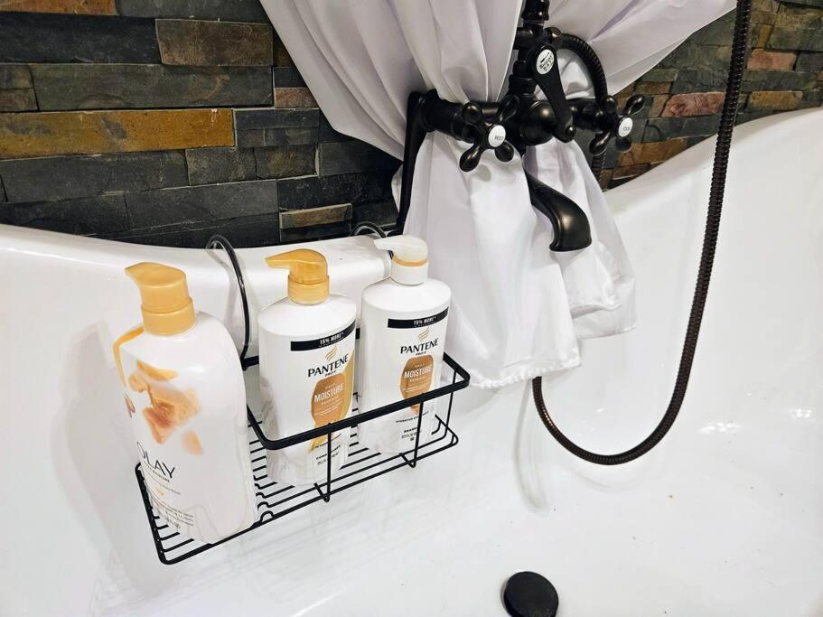 Private Cabin- Breakfast - Double Tub - 75in Tv - Sup - Washer Dryer - Bbq West Point